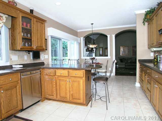 5918 Fox Crossing Dr, Charlotte, NC 28216