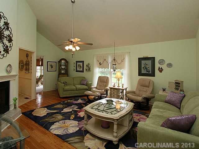 3925 Brickfield St, Hickory, NC 28602