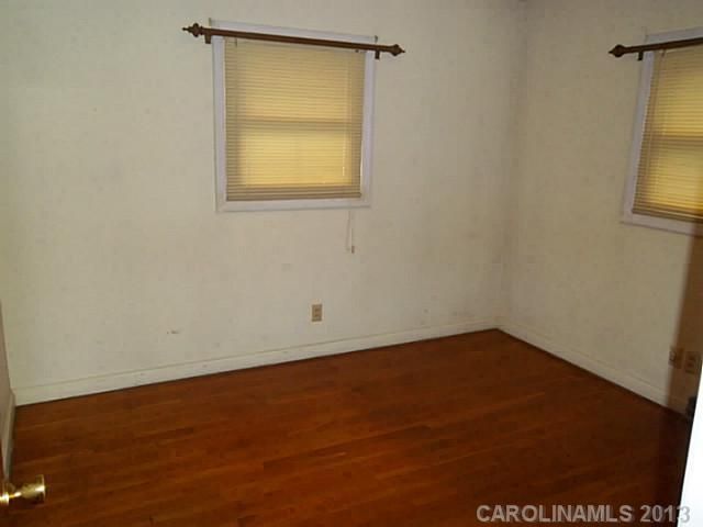 588 Old Loop Rd, Bessemer City, NC 28016