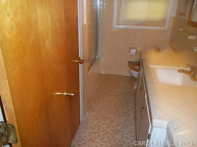 588 Old Loop Rd, Bessemer City, NC 28016