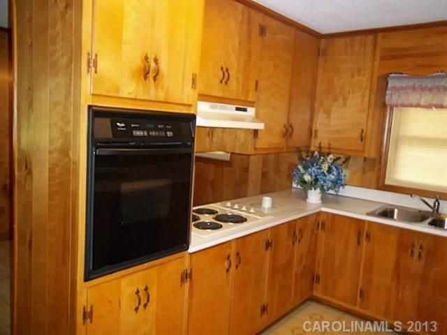 588 Old Loop Rd, Bessemer City, NC 28016
