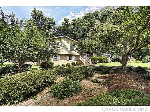 4843 Coronado Dr, Charlotte, NC 28212