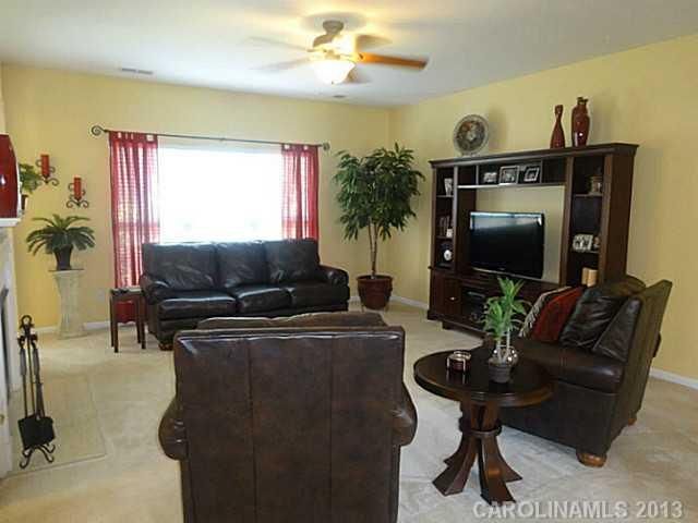 13342 Planters Row Dr, Charlotte, NC 28278