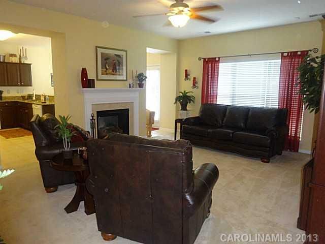 13342 Planters Row Dr, Charlotte, NC 28278