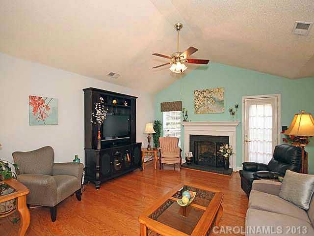 107 Old Willow Rd, Mooresville, NC 28115
