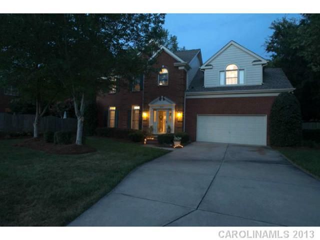 208 Walnut Point Dr, Matthews, NC 28105