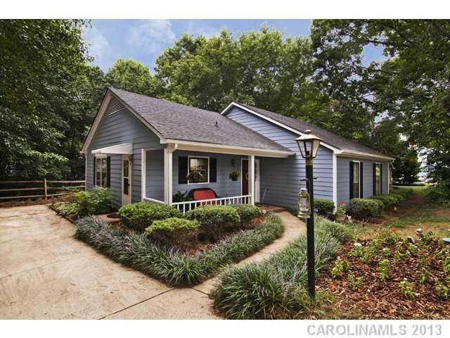 8012 Crockett Ln, Charlotte, NC 28270
