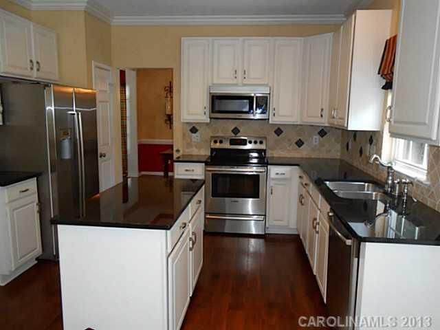 9410 Willow Tree Ln, Charlotte, NC 28277