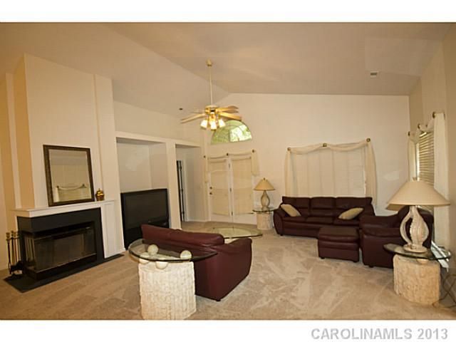 6404 Forest Pond Dr, Charlotte, NC 28262