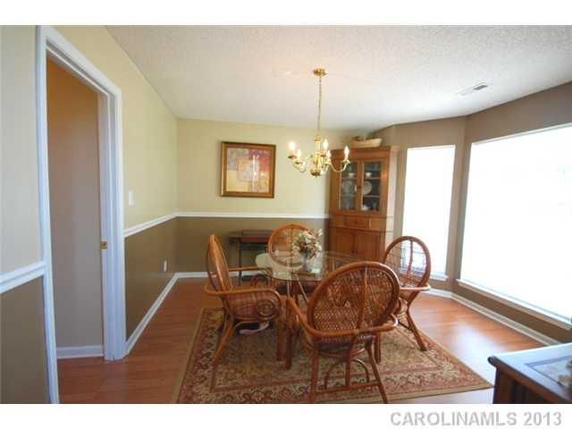 10123 Northwoods Forest Dr, Charlotte, NC 28214
