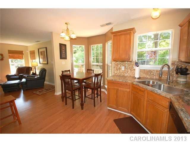 10123 Northwoods Forest Dr, Charlotte, NC 28214