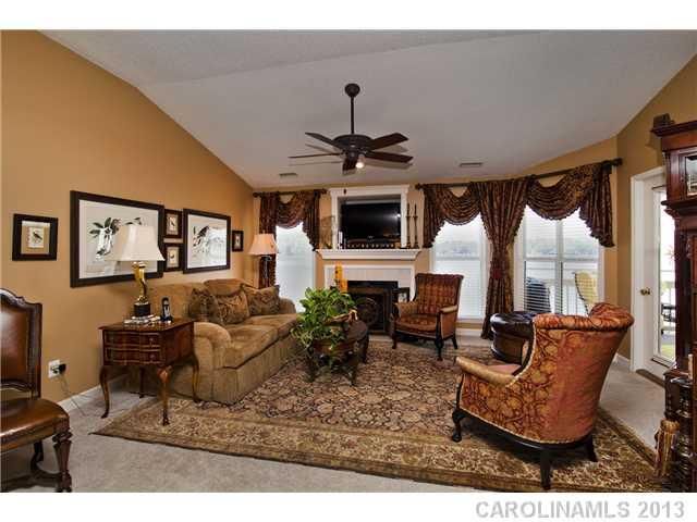 1233 Torrence Cir #27, Davidson, NC 28036
