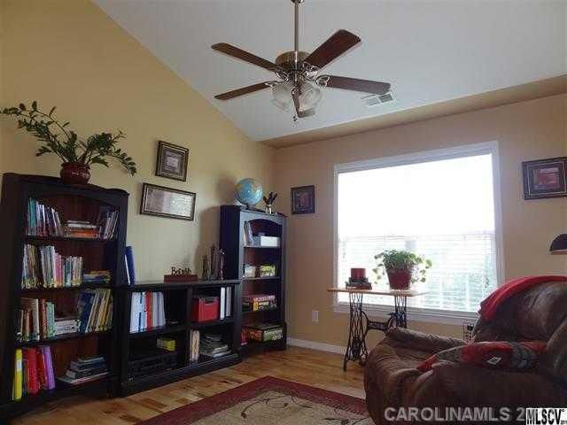 926 NW Berlin St, Conover, NC 28613