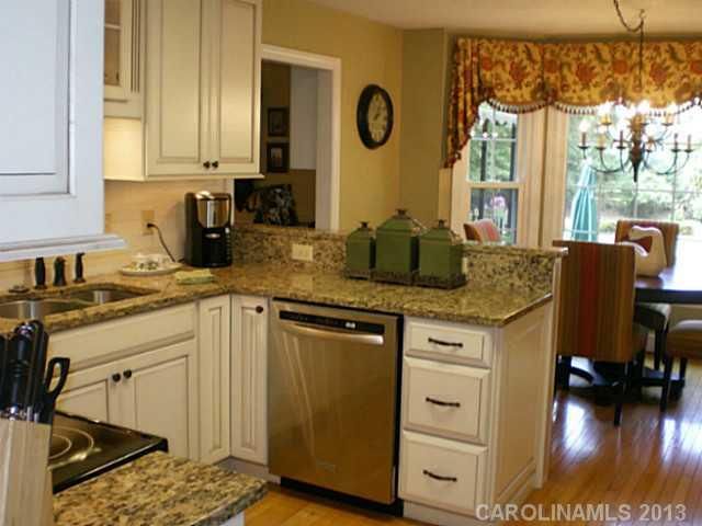 6100 Thornbriar Ct, Charlotte, NC 28277
