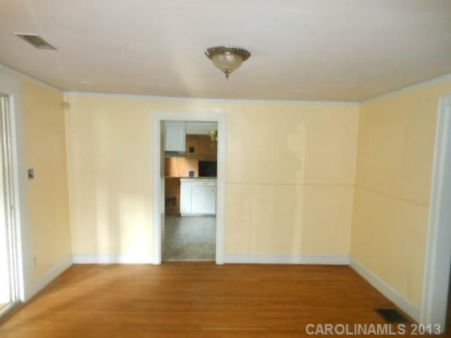 7131 Reames Rd, Charlotte, NC 28216