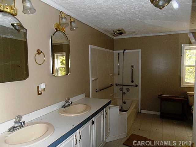 5504 Lewis Rd, Gastonia, NC 28052