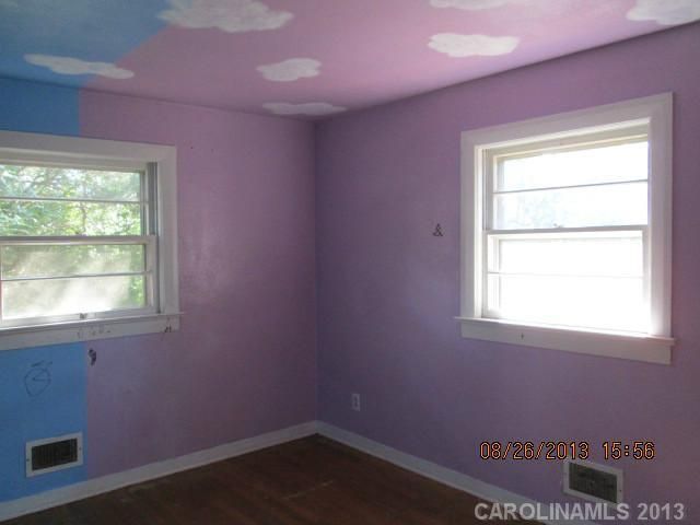 681 NW 20th St, Hickory, NC 28601