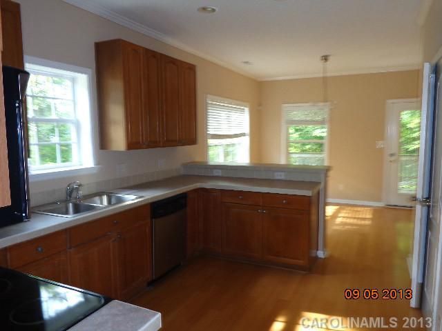 3932 Sky Dr, Charlotte, NC 28226