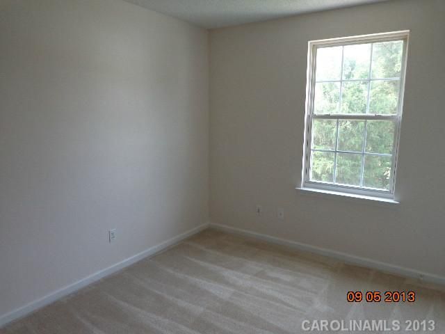 12102 Mountainside Ln, Charlotte, NC 28278