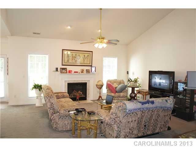 413 Riverfront Pw, Mount Holly, NC 28120