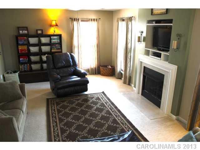 1011 Hipp Rd, Charlotte, NC 28216