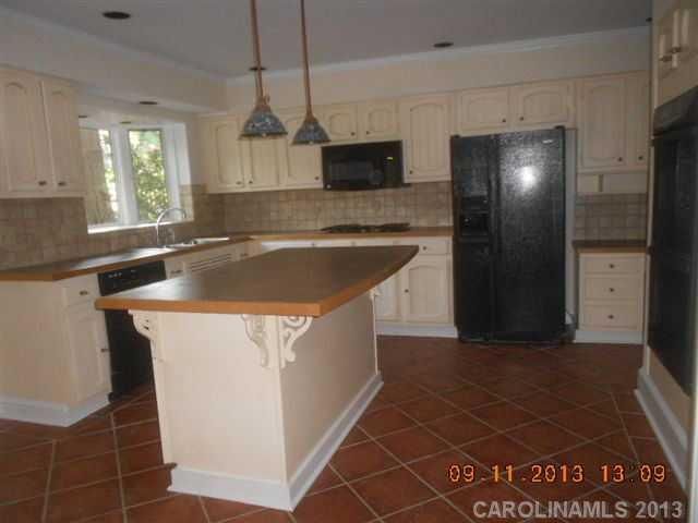 2930 Shaker Dr, Charlotte, NC 28210