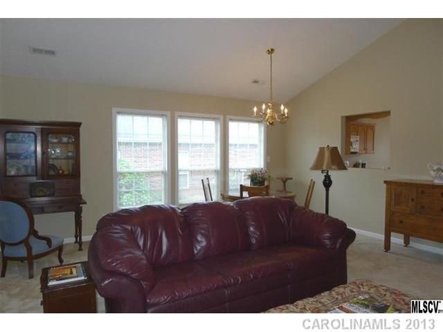 846 NE 41st Avenue Dr, Hickory, NC 28601