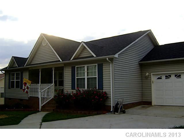 707 Bowen Dr, Lowell, NC 28098
