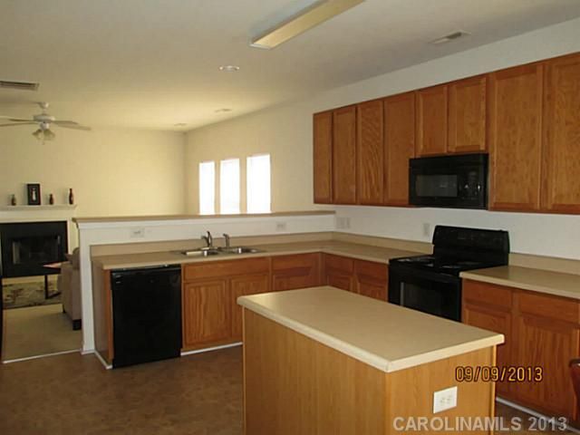 8726 Berrybrook Ln, Charlotte, NC 28269