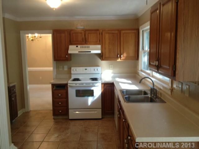 2301 Annecy Dr, Matthews, NC 28105