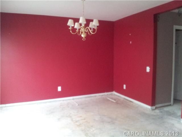 8615 Challenger Dr, Charlotte, NC 28213
