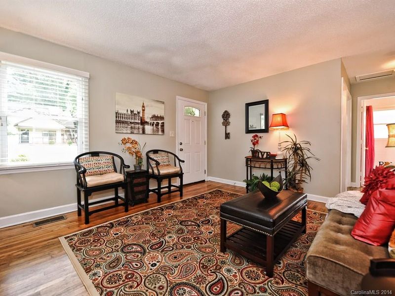 412 Heathcliff St, Charlotte, NC 28208