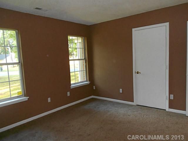 6701 Kindling Ct, Charlotte, NC 28227