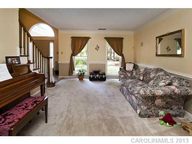 2817 Carriage Crossing Dr, Matthews, NC 28105