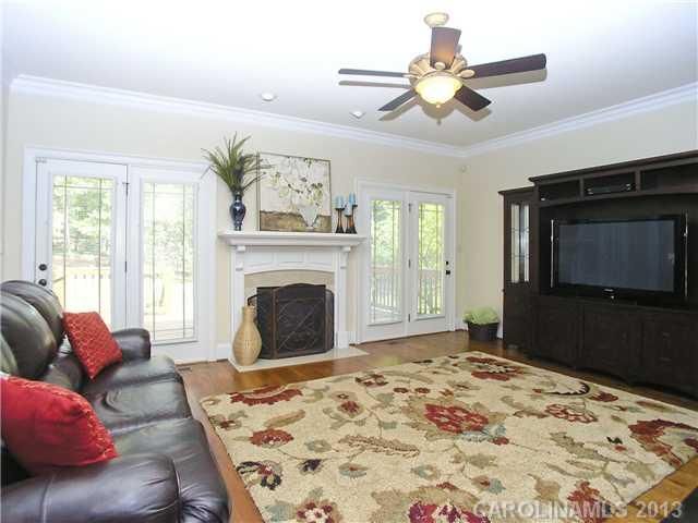 3913 Davis Dr, Charlotte, NC 28270