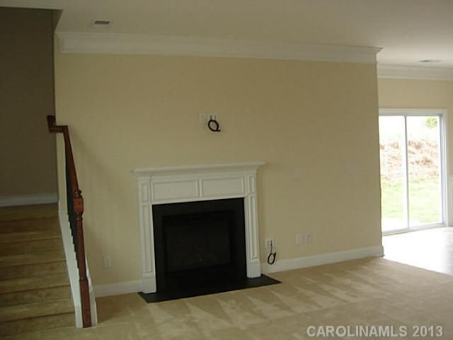 422 Knothole Ln, Charlotte, NC 28214