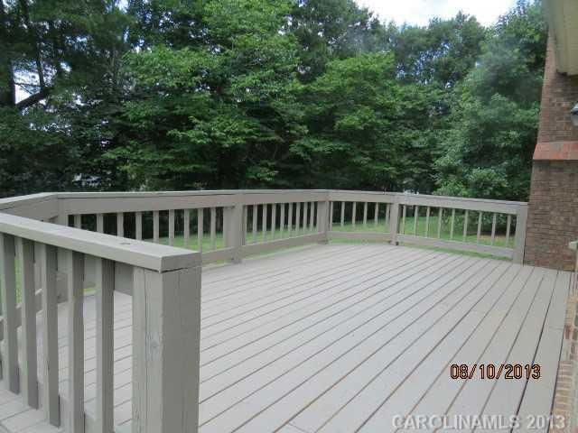 529 River Oaks Ln, Charlotte, NC 28226