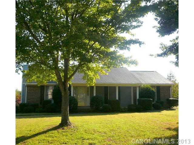 2920 Gray Feather Dr, Charlotte, NC 28262