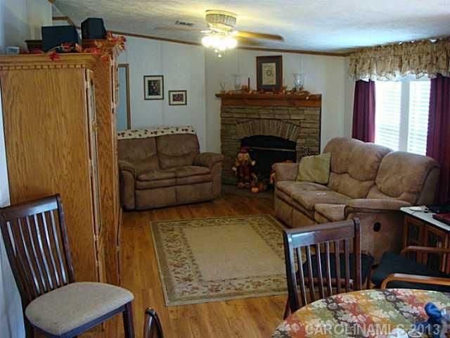 1851 E Chappell Rd, Mcconnells, SC 29726