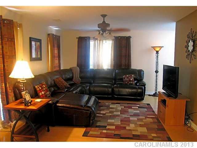 9408 Chastain Walk Dr, Charlotte, NC 28216