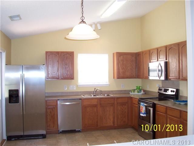 506 River View Dr, Lowell, NC 28098