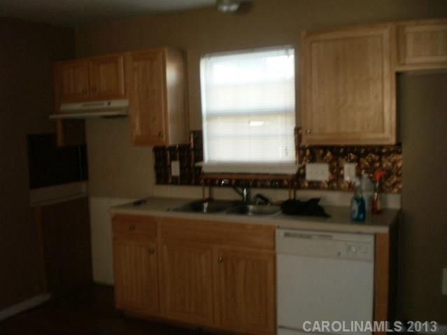 211 Pangle Dr, Charlotte, NC 28217
