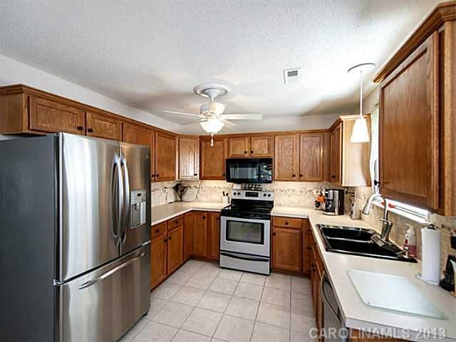 12609 Waterfall Pl, Charlotte, NC 28278