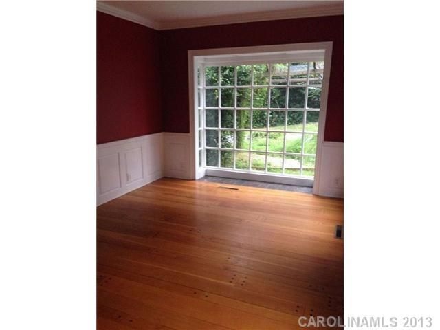 1843 NW 9th St, Hickory, NC 28601