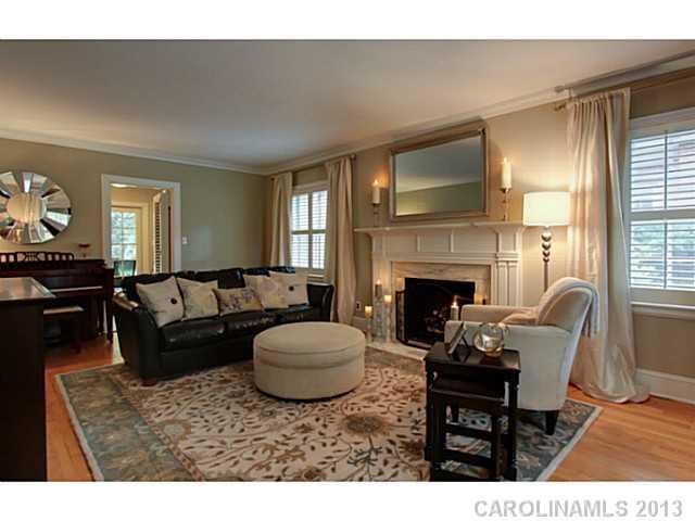 1943 W Queens Rd, Charlotte, NC 28207