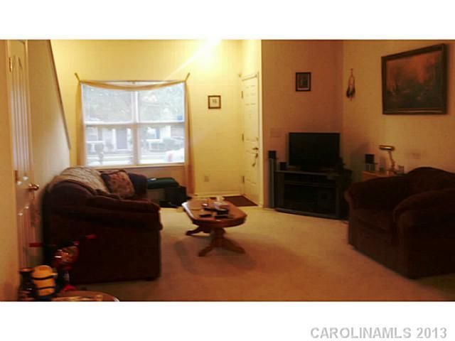 8122 Chatham Oaks Dr, Concord, NC 28027