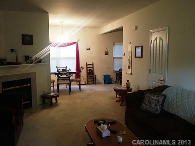 8122 Chatham Oaks Dr, Concord, NC 28027