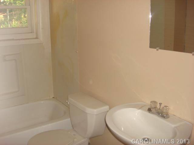 310 Hubbard St, Lincolnton, NC 28092