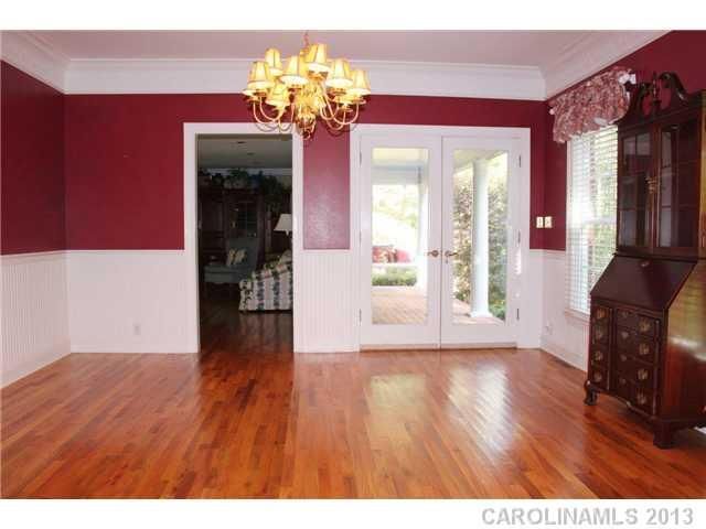 4125 NE Hideaway Ct, Hickory, NC 28601