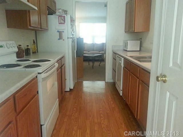 524 Moss Stream Ln, Charlotte, NC 28214